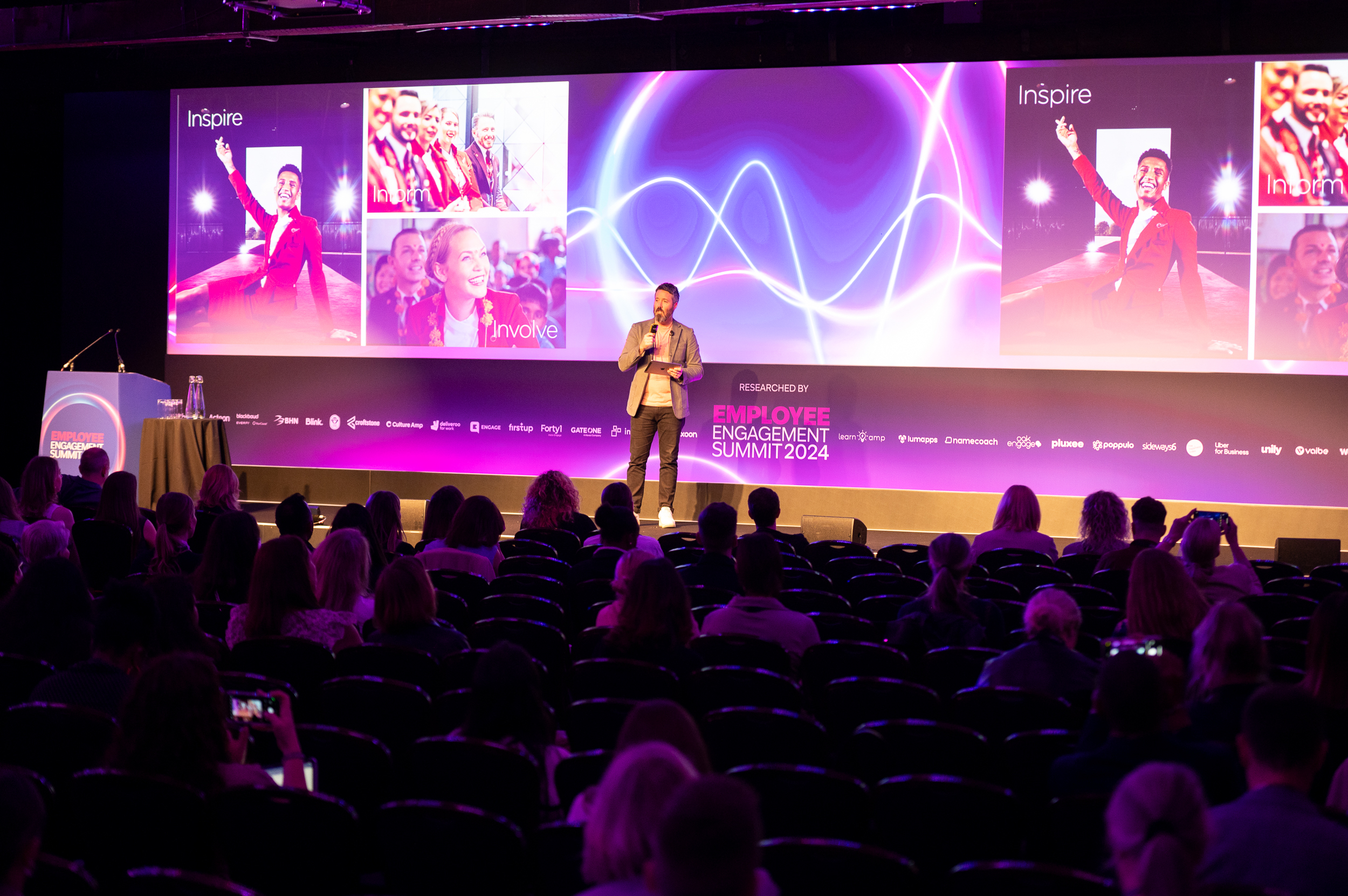 Virgin-Atlantic-Case-Study:-Navigating-the-Social-Workplace:-The-Rise-of-Video-to-Superpower-Engagement